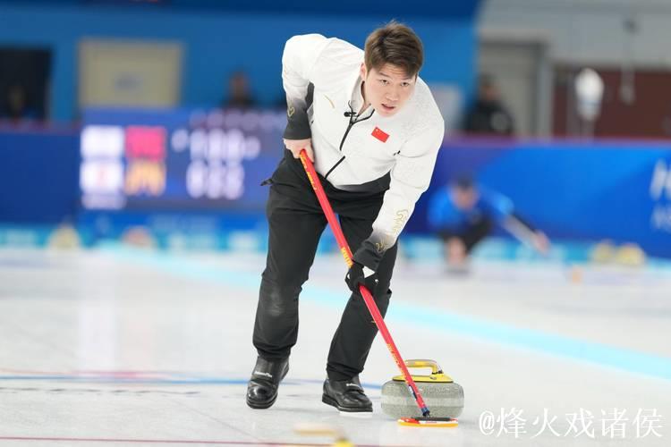 中国冰壶混双组合在冬奥资格赛中豪取五连胜